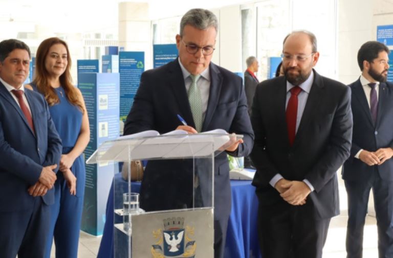Você está visualizando atualmente Câmara de Salvador e TRE-BA firmam parceria para exposição no Centro de Cultura