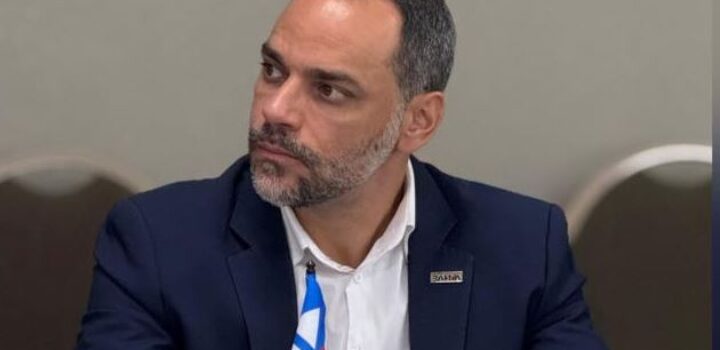 Augusto Vasconcelos questiona tarifaço e cobra posicionamento de ACM Neto contra postura da família Bolsonaro