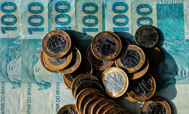 Economia cresce 0,7% em maio, puxada por consumo das famílias, diz FGV