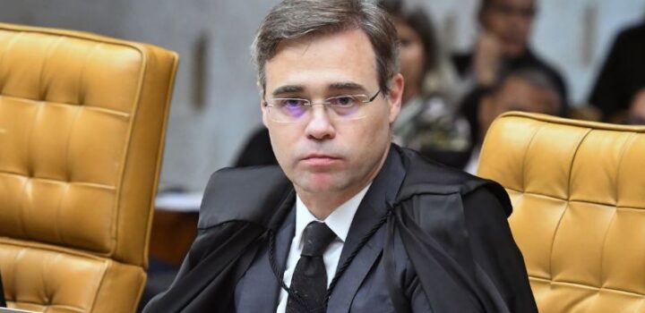 Mendonça autoriza PF a investigar repasses para filme sobre Bolsonaro
