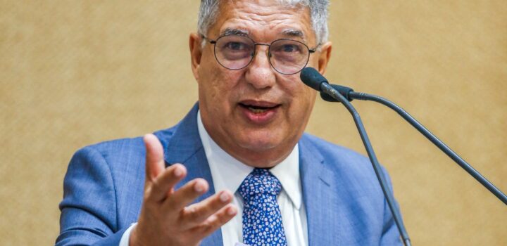 Rosemberg diz que ACM Neto tenta “vestir fantasia de humildade” após fala sobre humilhar Jerônimo