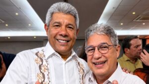 Leia mais sobre o artigo Rosemberg diz que ACM Neto virou “disco arranhado” e cobra respostas sobre investigação na Prefeitura