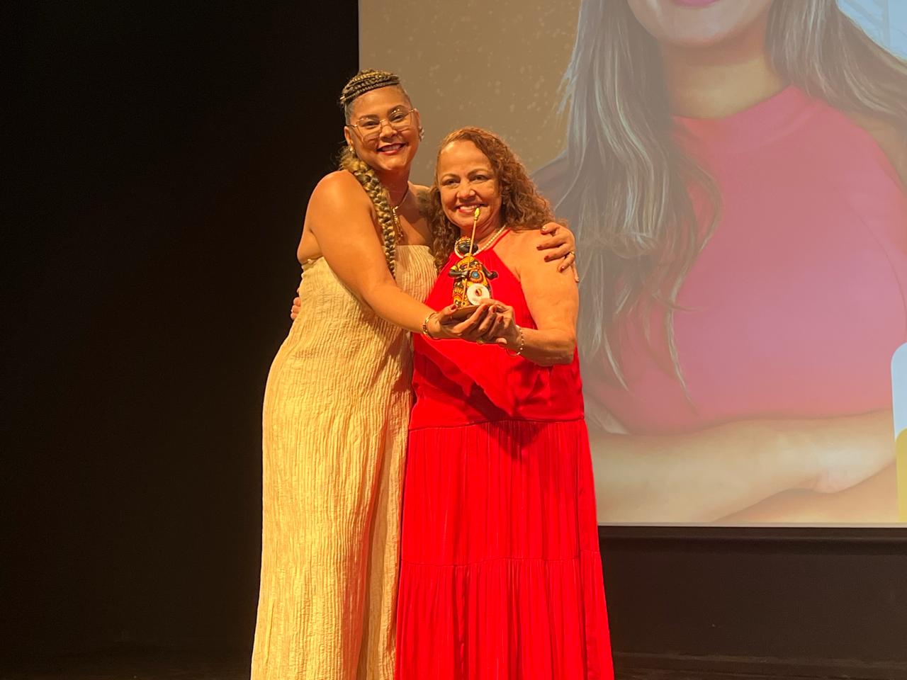 Vereadora Aladilce é homenageada no Prêmio Tereza de Benguela