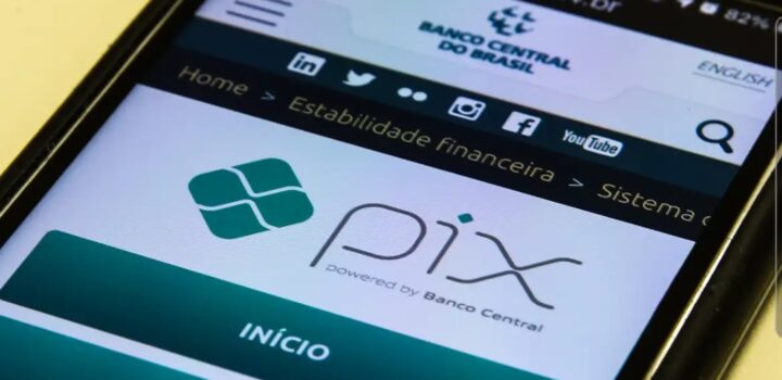 Pix reduziu uso de dinheiro em espécie para 61% dos brasileiros, revela Serasa