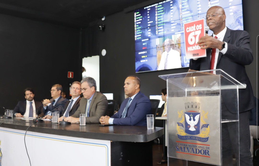 Hamilton Assis e Hilton Coelho acionam MP para investigar concurso da Educação