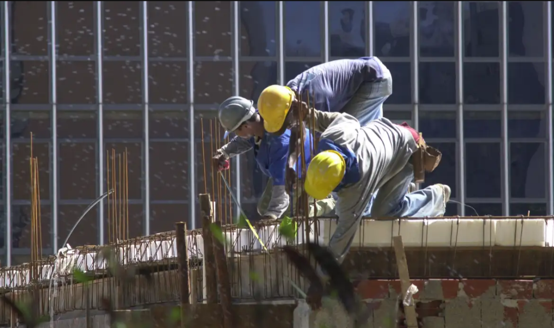 Envelhecimento da mão de obra amplia desafio da construção civil: Setor enfrenta dificuldade para renovar a força de trabalho