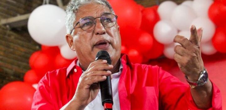 Líder do governo rebate ACM Neto e aponta incoerências na sabatina