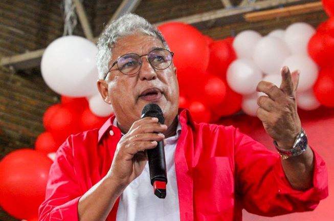 Líder do governo rebate ACM Neto e aponta incoerências na sabatina