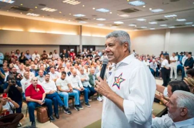 Mais de 300 prefeitos reafirmam apoio a Jerônimo em encontro em Salvador