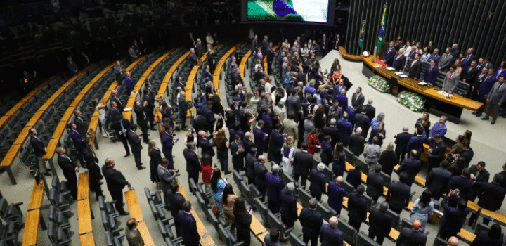 Congresso deve decidir sobre “taxa das blusinhas” nesta segunda