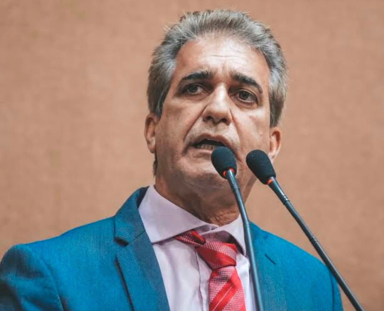 Robinson acusa Neto e Bruno de tentarem politizar publicidade privada da Ponte