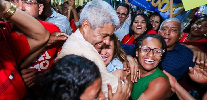 Chapa de Jerônimo, Lula, Rui e Wagner começa campanha arrastando multidão no interior