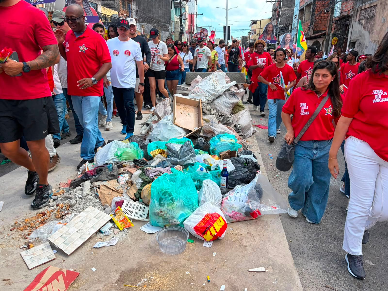 Aladilce denuncia: “A cidade está entregue à sujeira, enquanto o Rei do Lixo, amigo de ACM Neto, é indiciado pela PF”