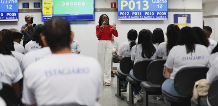 Agosto da Juventude orienta cerca de 200 estudantes da rede pública sobre mercado de trabalho em Salvador