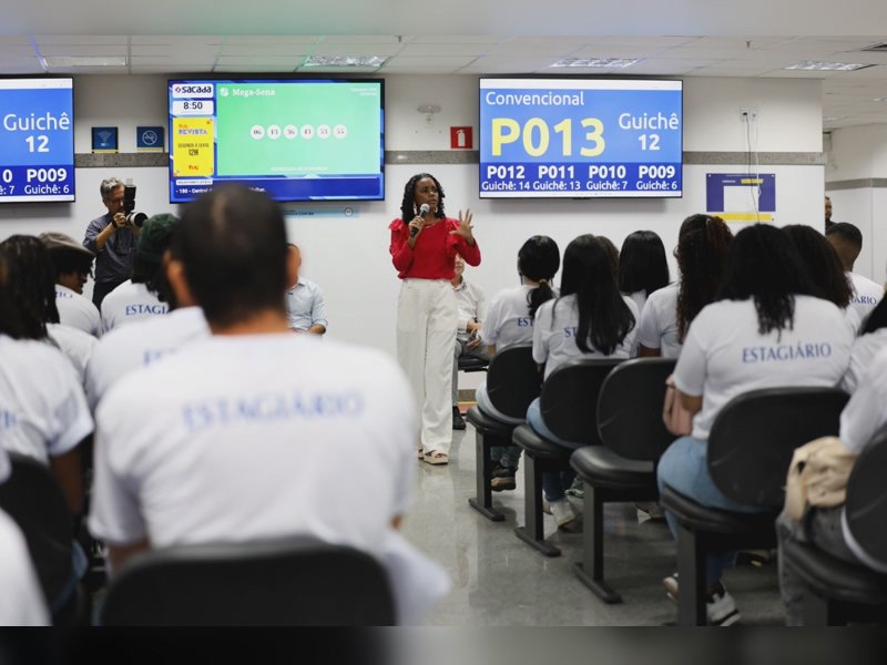 Agosto da Juventude orienta cerca de 200 estudantes da rede pública sobre mercado de trabalho em Salvador