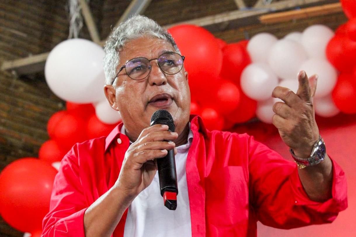 Rosemberg questiona exclusão de Flávio Bolsonaro em estreia de programa de rádio da chapa de ACM Neto