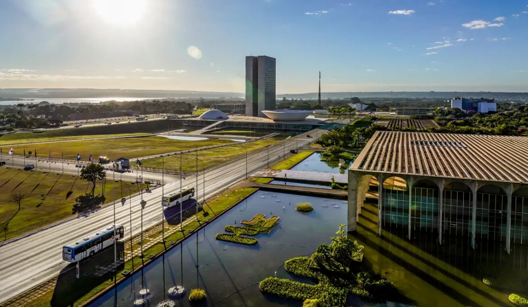 Você está visualizando atualmente Brasil rebaixa relação com Argentina após novos insultos de Milei