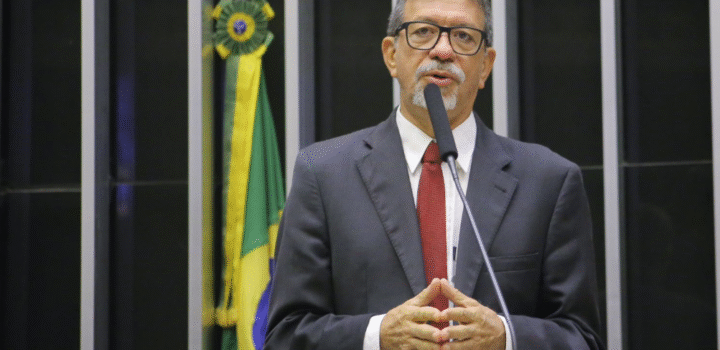 Afonso Florense avalia rejeição de ACM Neto em pesquisa: “Fez gestão de maquiagem em Salvador”