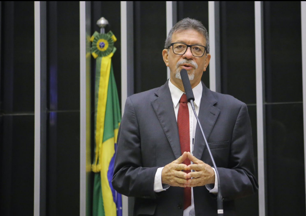 Você está visualizando atualmente Afonso Florense avalia rejeição de ACM Neto em pesquisa: “Fez gestão de maquiagem em Salvador”