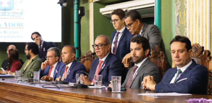 Câmara aprova projeto que beneficia profissionais da educação