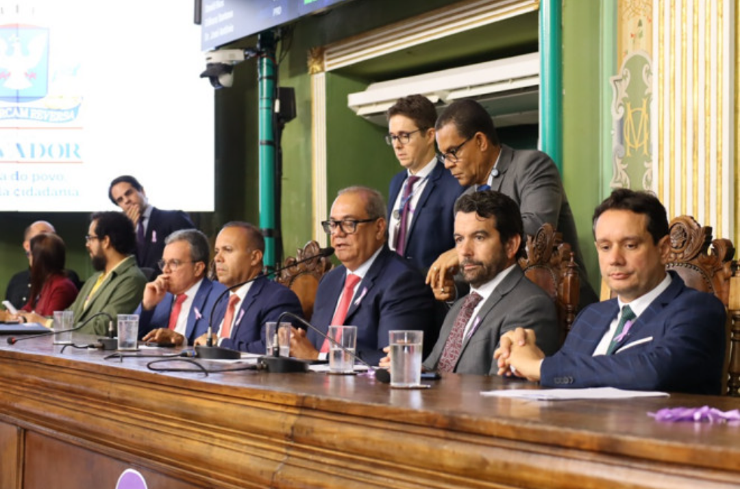 Câmara aprova projeto que beneficia profissionais da educação