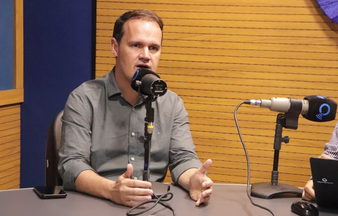 “ACM Neto precisa explicar porque sua chapa recebeu milhões do Master de Vorcaro”, afirma Júlio Pinheiro