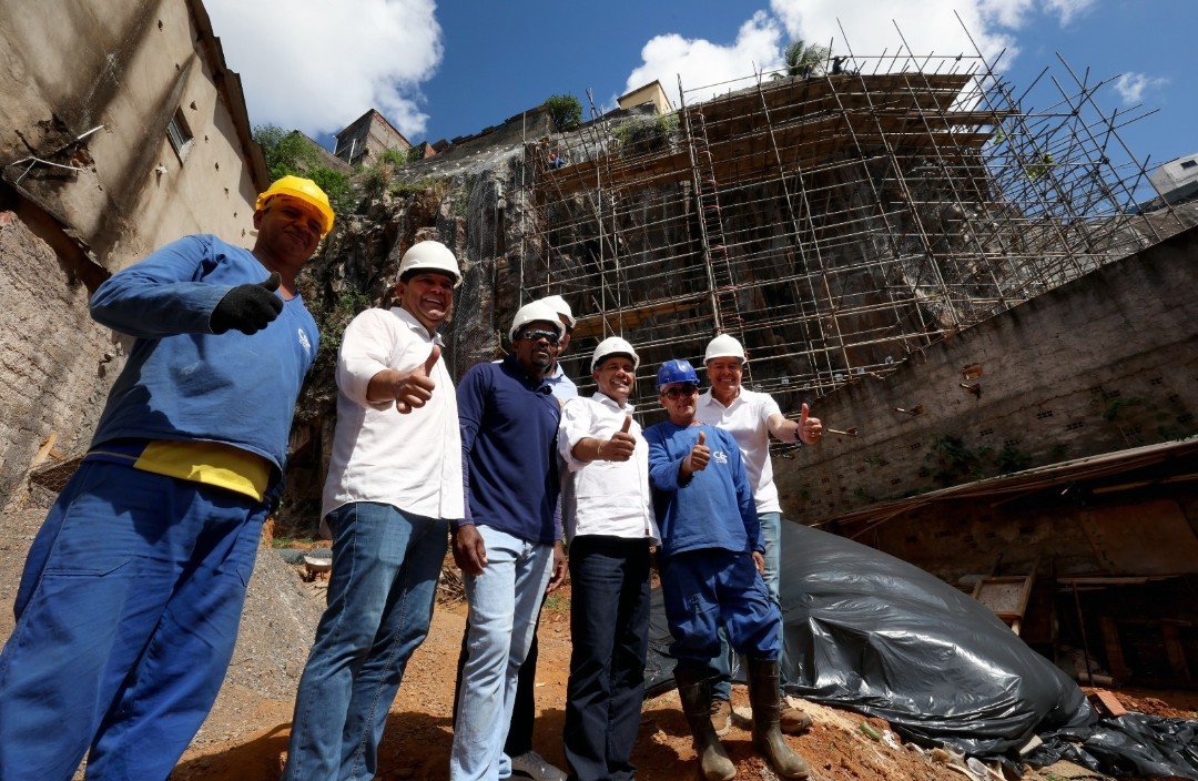 Geraldinho destaca força da parceria com Lula durante visita a obras de contenção na região do Sertanejo