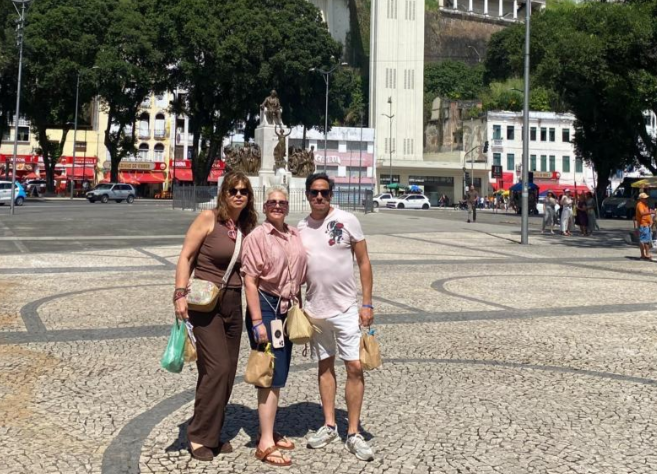 Agentes de viagens da Espanha conhecem atrativos turísticos de Salvador e Praia do Forte