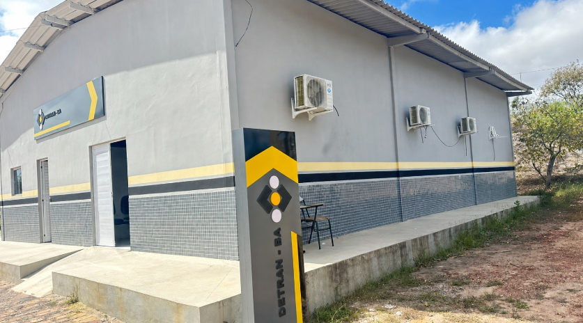 Nova escola, obras em rodovias e serviços públicos ampliam atendimento à população de municípios baianos