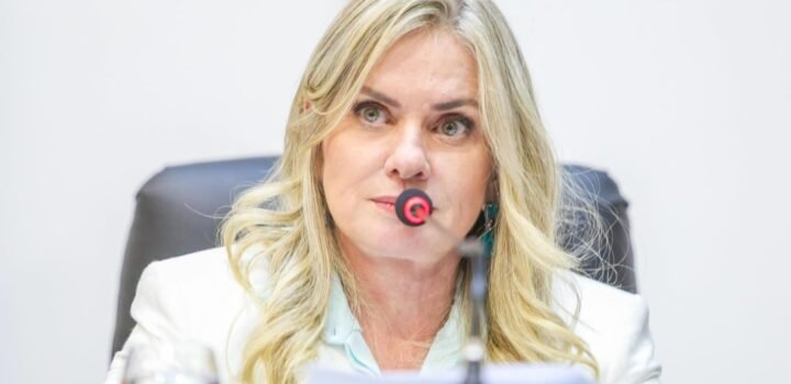 “Respeito não pode existir apenas no discurso”, diz presidente da Alba sobre mulheres nuas em evento de ACM Neto