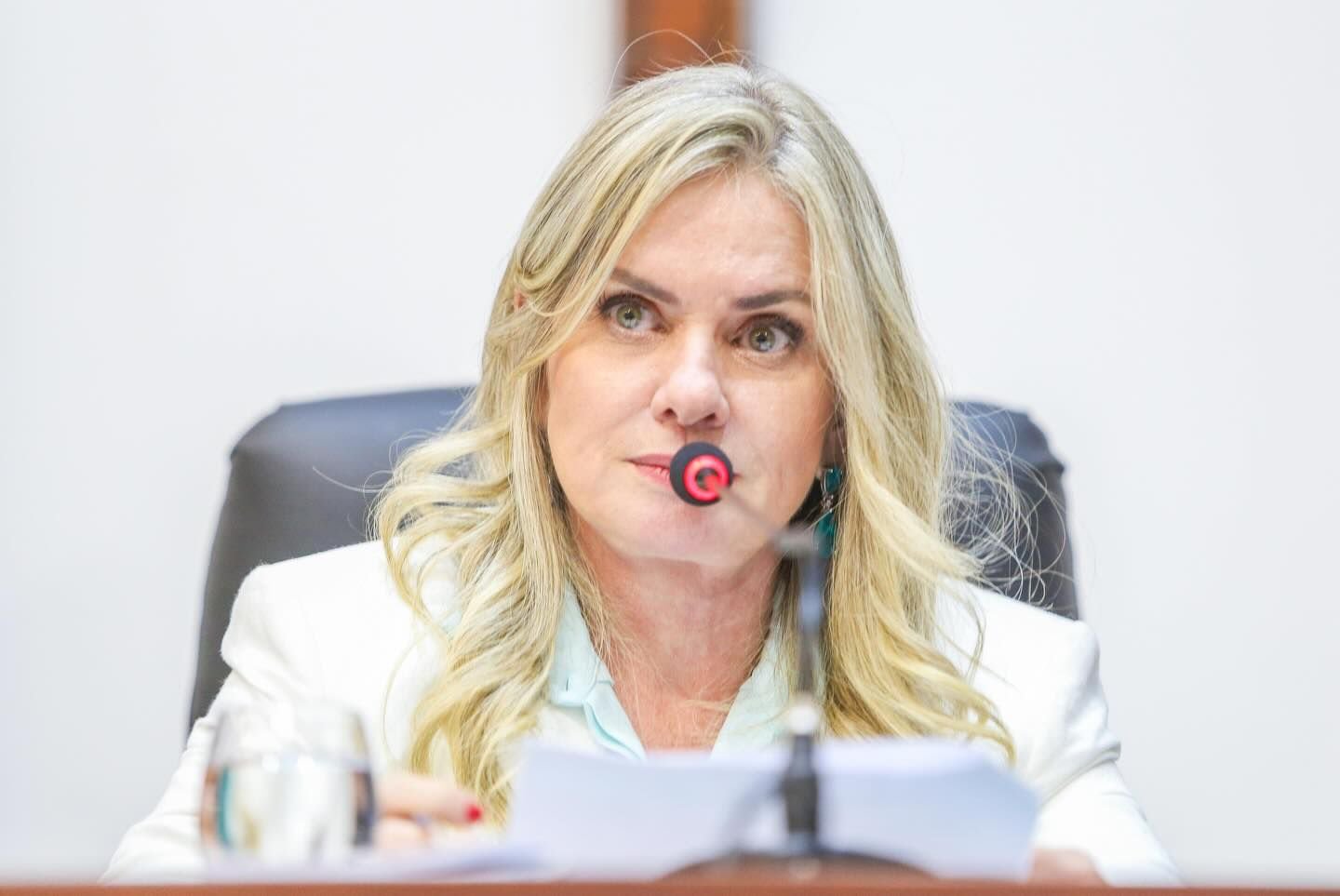 “Respeito não pode existir apenas no discurso”, diz presidente da Alba sobre mulheres nuas em evento de ACM Neto