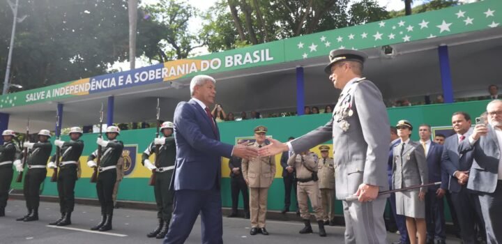 Desfile cívico-militar marca 7 de Setembro em Salvador