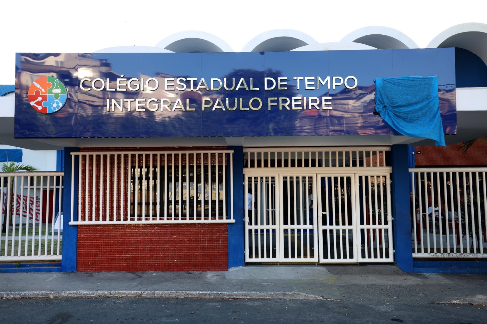Estado da Bahia entrega modernização do Colégio de Tempo Integral Paulo Freire em Salvador