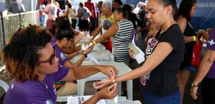 Feira Saúde Mais Perto atende moradores da Liberdade com exames e consultas gratuitas