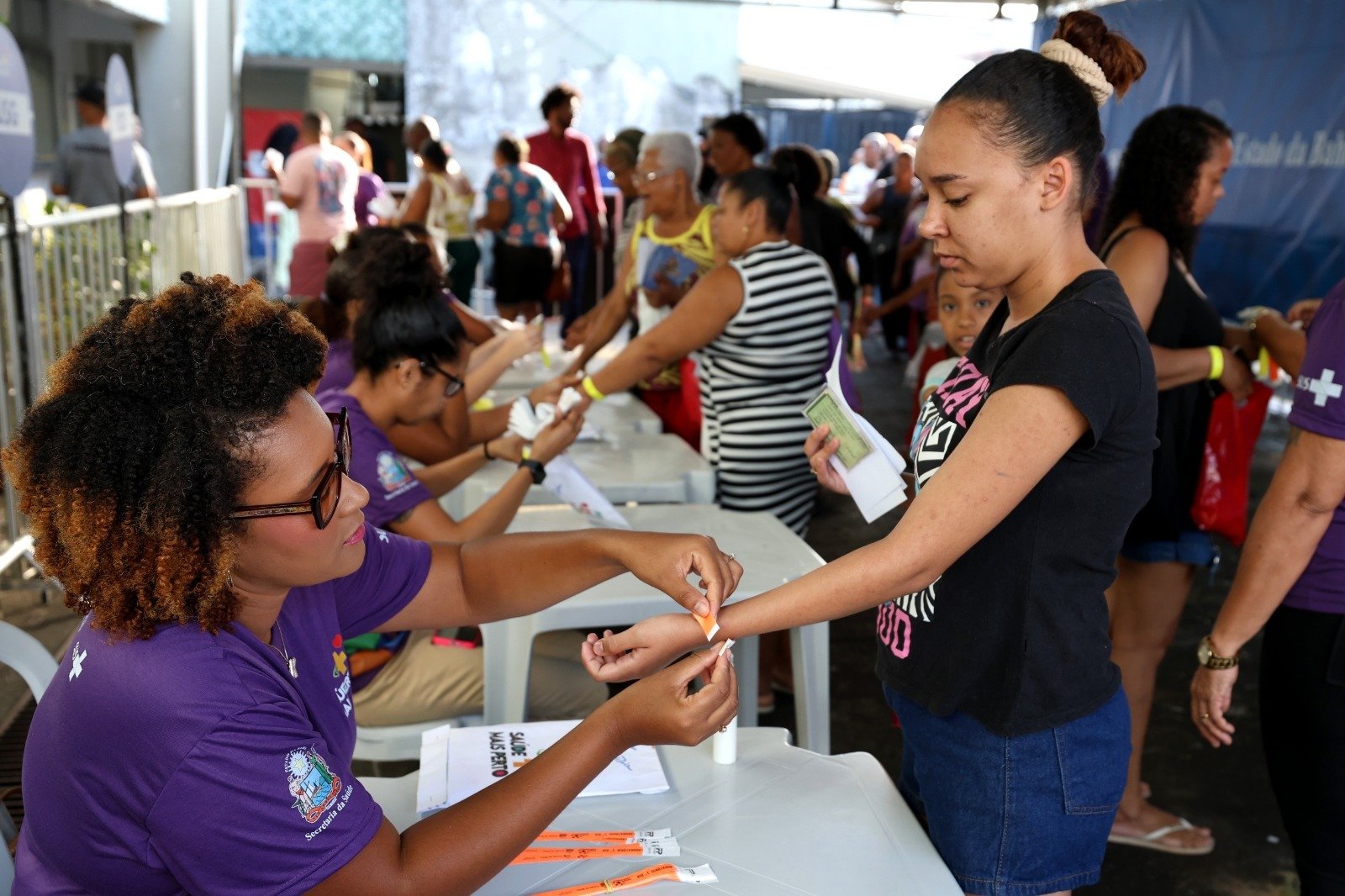 Feira Saúde Mais Perto atende moradores da Liberdade com exames e consultas gratuitas