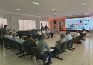 Leia mais sobre o artigo Câmara Setorial do Cacau debate integração entre polos produtivos e fortalecimento do cooperativismo na Bahia