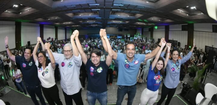 Paulo Câmara reúne milhares de apoiadores em encontro pela reeleição a deputado estadual