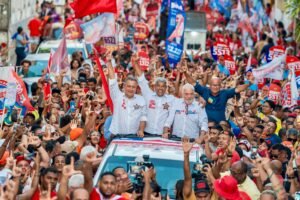 Leia mais sobre o artigo Jerônimo comanda carreata em reduto da oposição e crava vitória no primeiro turno: “Na Bahia e no Brasil”