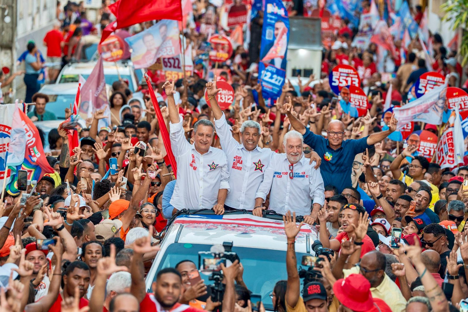 Jerônimo comanda carreata em reduto da oposição e crava vitória no primeiro turno: “Na Bahia e no Brasil”