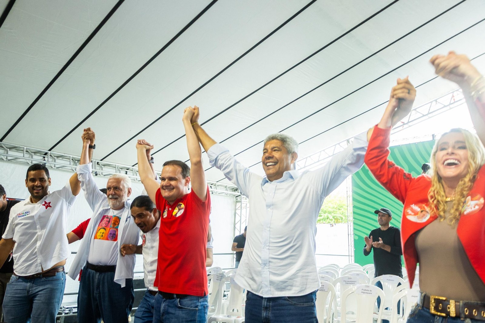 “Pesquisas confirmam: O clima na Bahia inteira é de chegada muito forte do time de Jerônimo e Lula”, afirma Júlio Pinheiro
