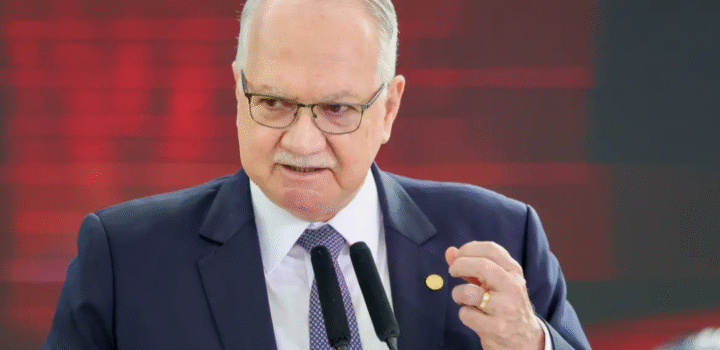Fachin dá 5 dias para Mendonça e Gonet responderem acusação de Moraes