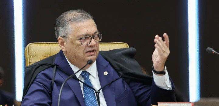 Dino manda PF investigar relação de Vorcaro com cemitérios em SP