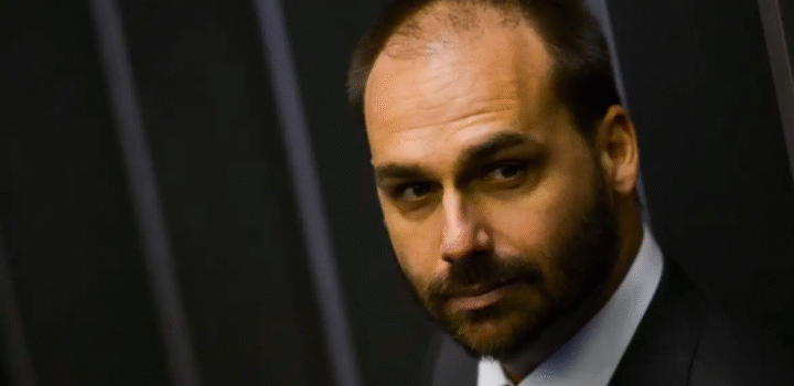 Ministério da Justiça demite Eduardo Bolsonaro por abandono de cargo