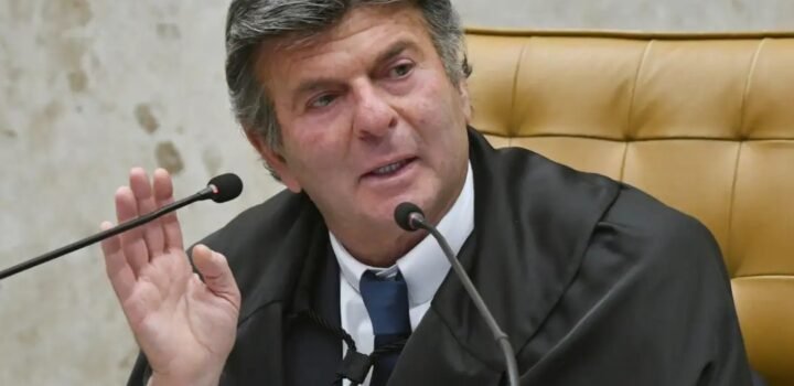 Fux suspende decisão de Dino e restabelece posts sobre Nossa Senhora