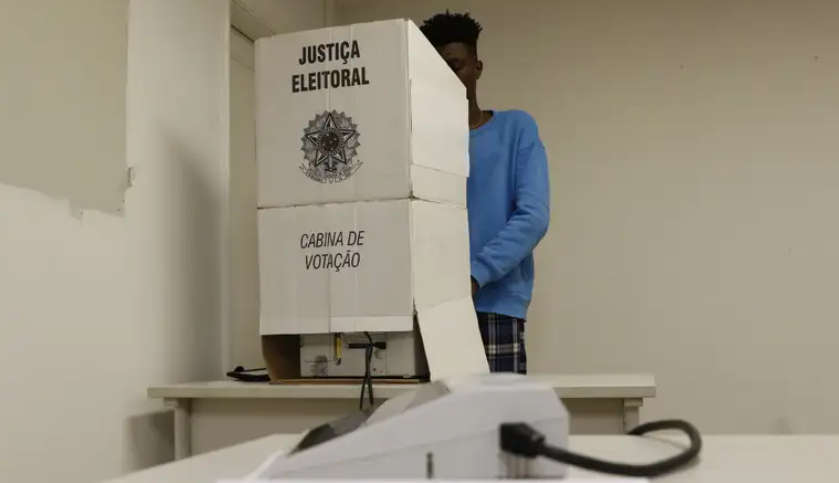 Brasileiros no exterior votam no segundo turno em 134 países