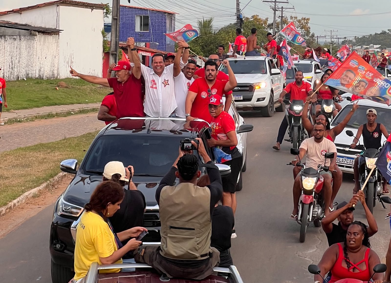 Geraldinho participa de grande carreata em Itaparica e destaca força do grupo governista na Bahia