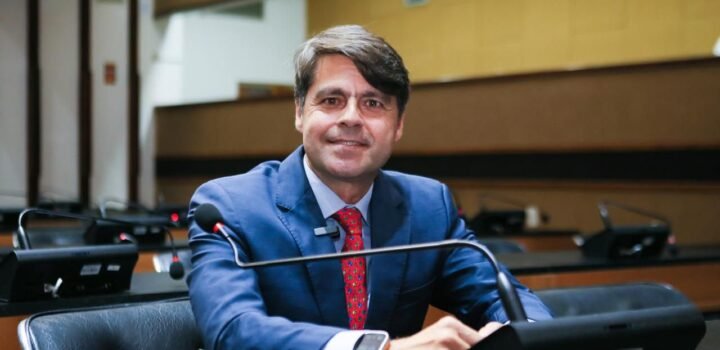 Paulo Câmara é reeleito deputado estadual com 65.682 votos