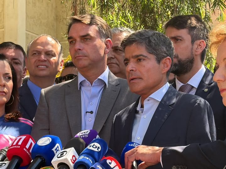 ACM Neto anuncia apoio a Flávio Bolsonaro e promete mobilização na Bahia