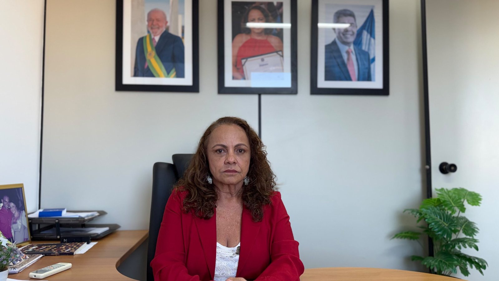 Aladilce diz que Flávio Bolsonaro “não tem serviços prestados a Salvador nem ao Brasil”