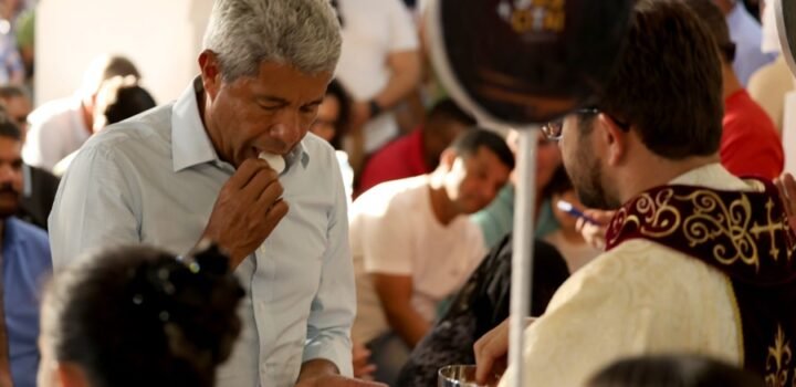 Governador Jerônimo Rodrigues participa de celebração em homenagem a Santa Teresa, em Ribeira do Pombal